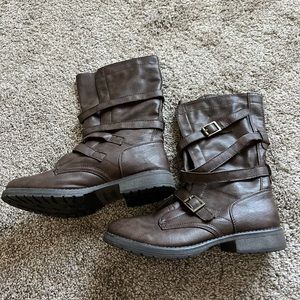 Madden Girl Raszcal Boots (7.5)